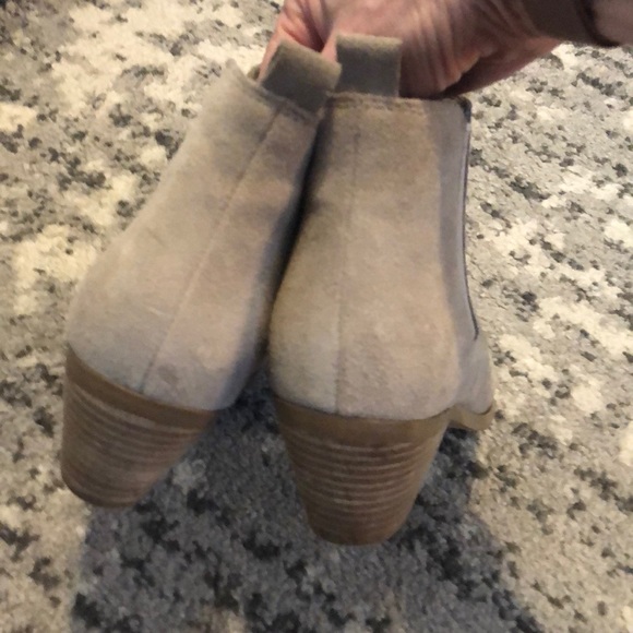 Marc Fisher grey booties size 8.5 - Picture 4 of 5